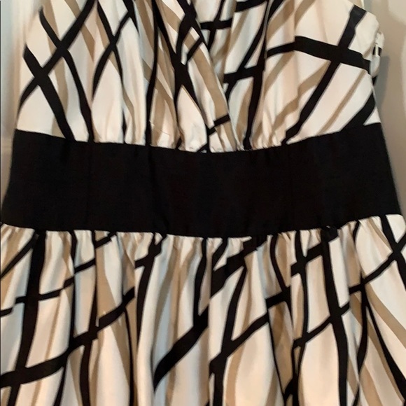 🎄❄️⛄️ Party-ready fit and flare dress - Picture 3 of 5